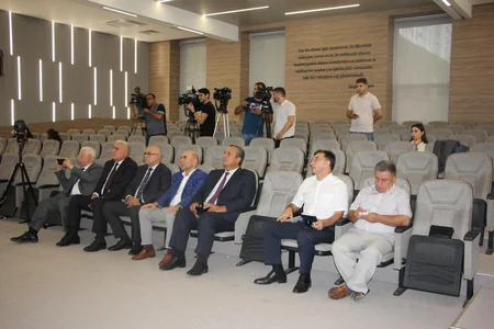 Jurnalistikaya qəbul olmaq istəyənlər qabiliyyət imtahanı verib