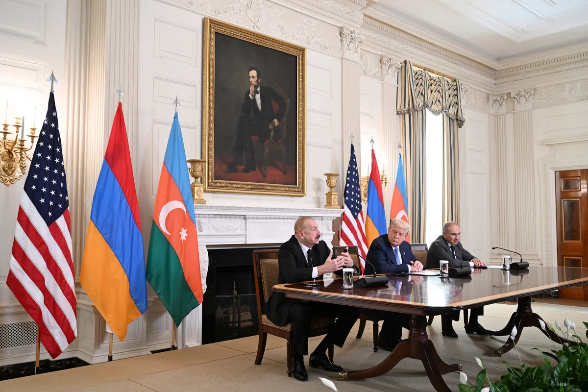 Tramp Azərbaycan və Ermənistan liderləri ilə görüşdən paylaşım edib