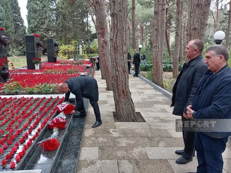 Bakıda Qarakənd faciəsi qurbanlarının məzarları ziyarət olunub