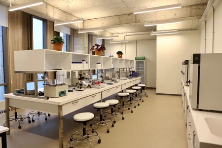 BP-nin hədiyyə etdiyi laboratoriyaya Nobel mükafatı laureatının adı verilib