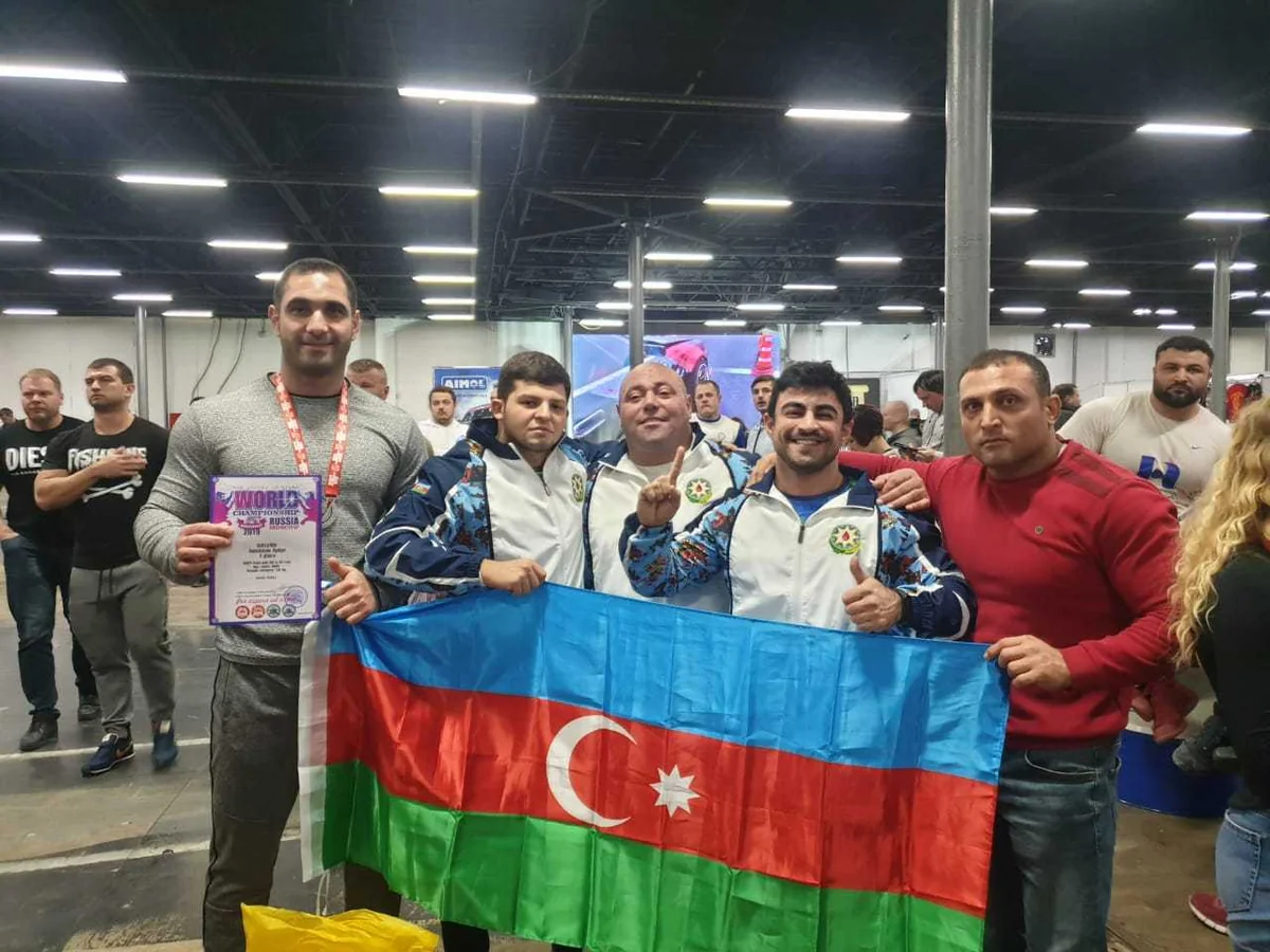 Azərbaycan idmançıları Moskvada dünya rekordunu qıraraq çempion oldular