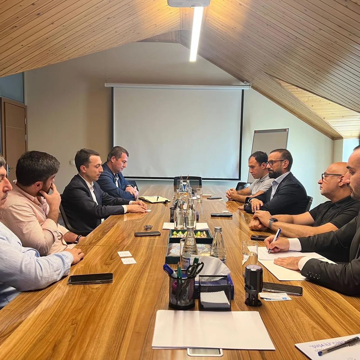 Azerbaijan, Uzbekistan discuss expanding cooperation in textile industry
