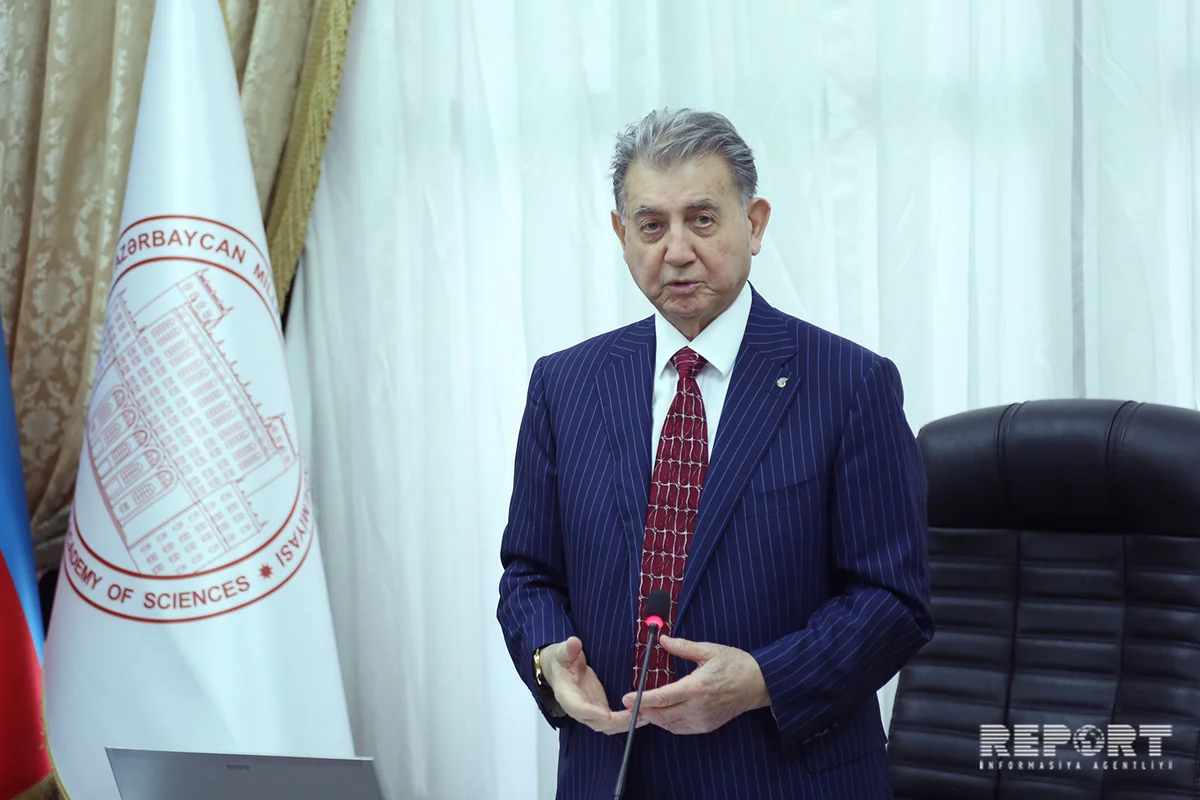 Akif Əlizadə: “Gənclər dil məsələsinə diqqət etmirlər”
