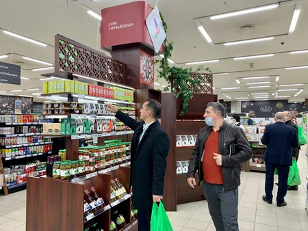 Voronejdə “Azərbaycan nemətləri” stendi açılıb