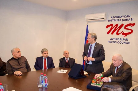 Mətbuat Şurasında veteran jurnalistlərin yubileyləri qeyd edilib