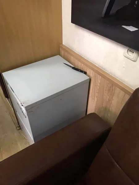 Moskvada tanınmış radiostansiyaya hücum olub, aparıcı boğazından yaralanıb - FOTO