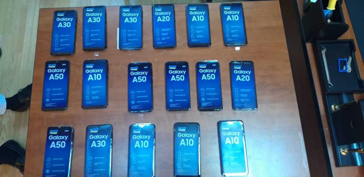 Azərbaycan gömrükçüləri mobil telefonlar və aksesuarlarını aşkar edib