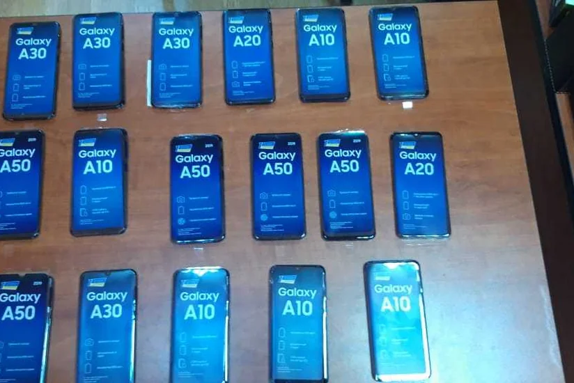 Azərbaycan gömrükçüləri mobil telefonlar və aksesuarlarını aşkar edib