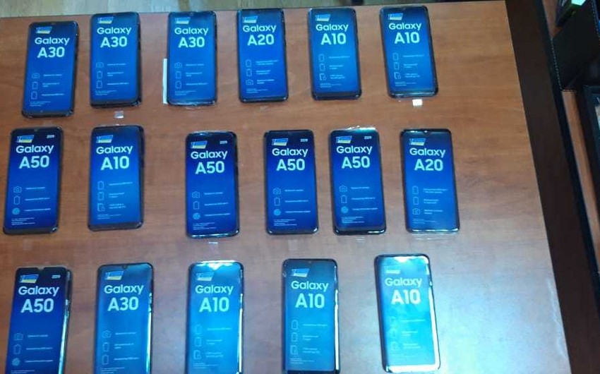 Azərbaycan gömrükçüləri mobil telefonlar və aksesuarlarını aşkar edib