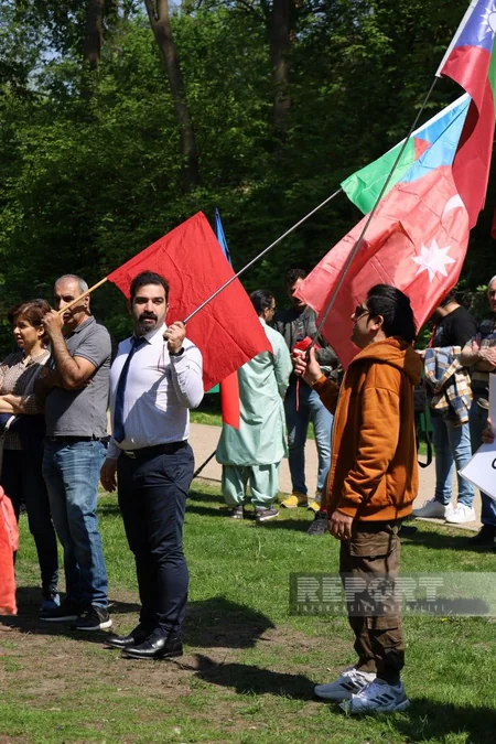 İranın Hamburqdakı konsulluğunun qarşısında etiraz aksiyası keçirilib