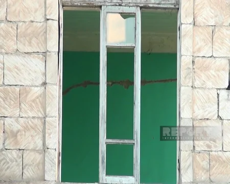 Kürdəmirdə üçmərtəbəli binanın bir hissəsi uçub, sakinlər təhlükə qarşısındadır