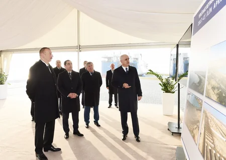Prezident Bakı Beynəlxalq Dəniz Ticarət Limanı kompleksində RO-RO terminalının açılışında iştirak edib - ƏLAVƏ OLUNUB
