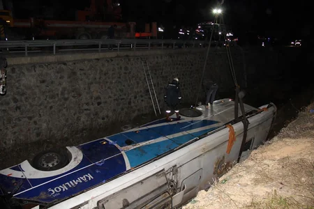Türkiyədə avtobus aşıb, 8 nəfər ölüb, 28 nəfər yaralanıb