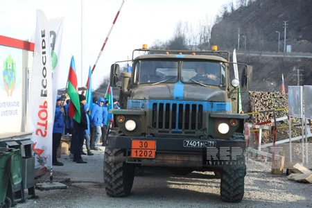 По дороге Ханкенди-Лачын беспрепятственно проехали 67 автомобилей российских миротворцев