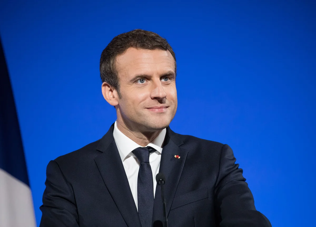 Макрон проголосовал на региональных и департаментских выборах