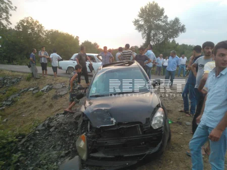 Azərbaycanda qatar avtomobil ilə toqquşub - FOTO