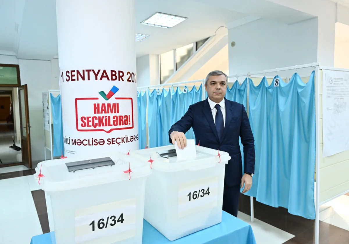 Prezident Administrasiyasının rəhbəri 34 saylı seçki məntəqəsində səs verib