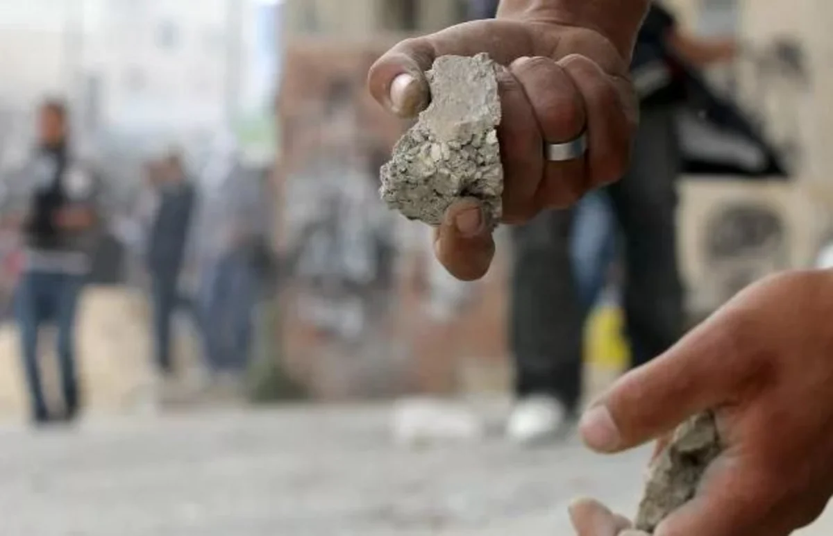 Zabratda avtobusun daşa basılması nəticəsində bir sərnişin xəsarət alıb