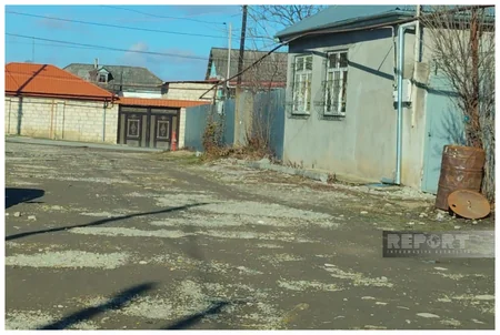 Жители Гусара жалуются на пришедшие в негодность дороги в центре города
