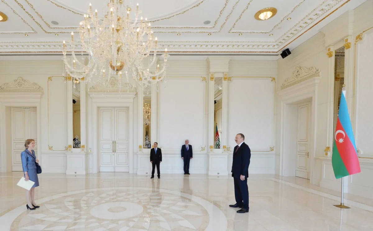 President Ilham Aliyev receives credentials of incoming British Ambassador