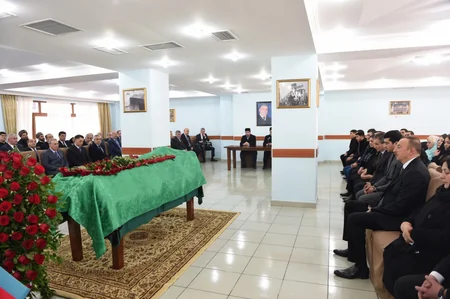 Azərbaycan Prezidenti xalq şairi Zəlimxan Yaqubla vida mərasimində iştirak edib