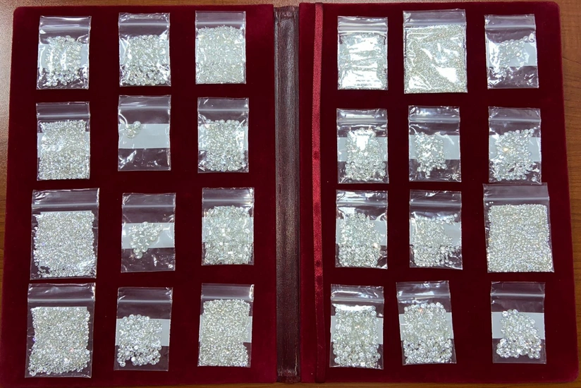 Азербайджанские таможенники пресекли контрабанду бриллиантов