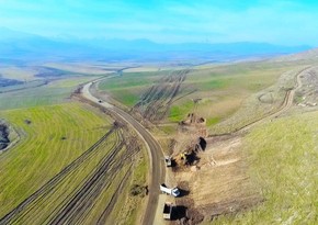 İlham Əliyev Zəfər yolunun tikintisi ilə tanış olub
