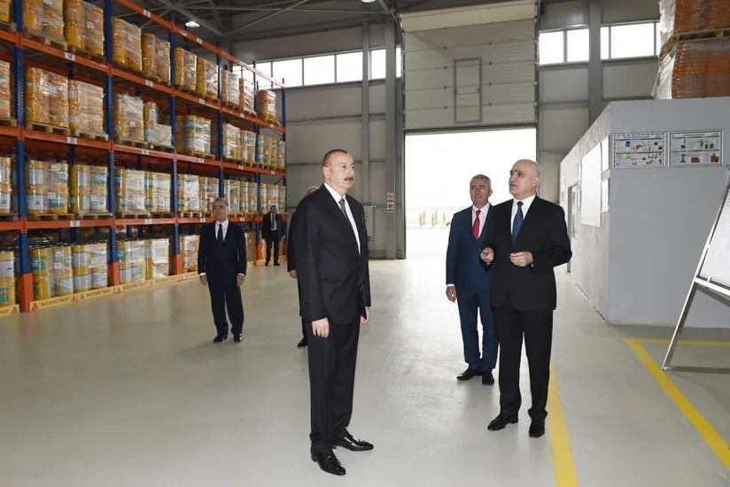 Президент принял участие в открытии завода строительных химикатов в Сумгайытском химическом промышленном парке
