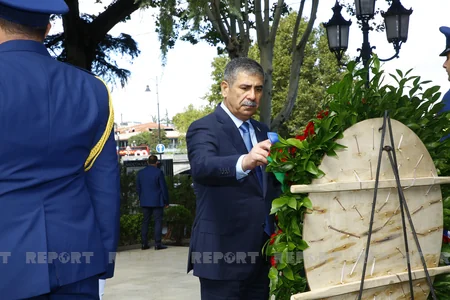 Zakir Həsənov Gürcüstanda Heydər Əliyevin büstünü ziyarət edib