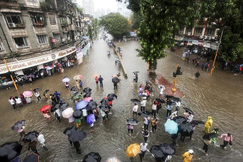 Hindistanda təbii fəlakət nəticəsində 511 nəfər ölüb, 55 min ev dağılıb