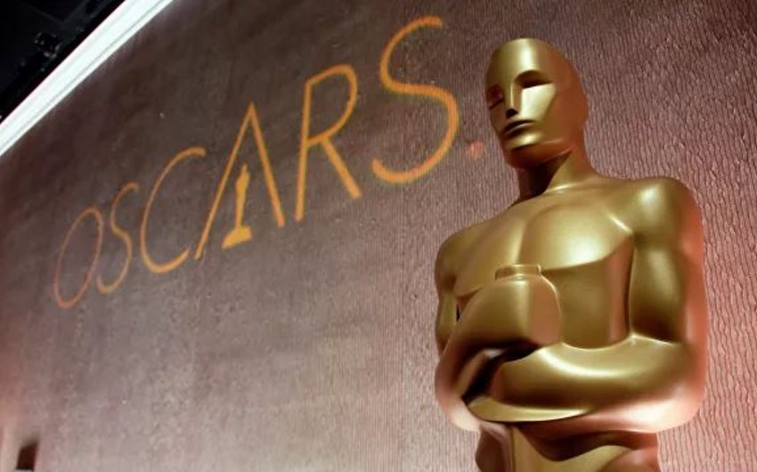 Chloé Zhao wins Oscar for Best Director