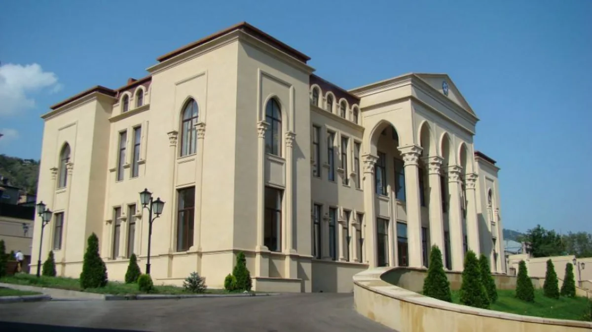 Azərbaycan Respublikasının Gürcüstandakı vətəndaşları səfirlikdə səs verirlər