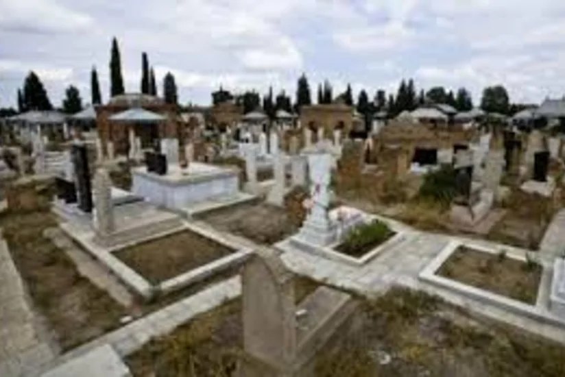 Emalatxanasında ölü tapılmış heykəltəraş dəfn olunub