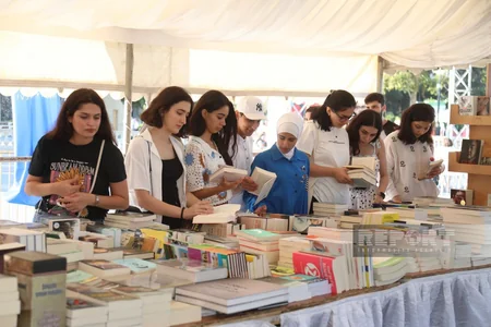Dənizkənarı Milli Parkda “Oxuyan gələcək” adlı kitab sərgisi təşkil edilib