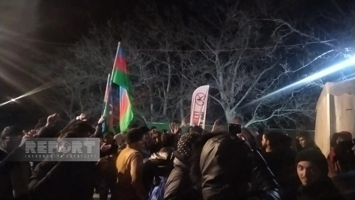 Акция протеста на дороге Ханкенди-Лачын продолжается