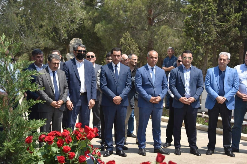 İdman ictimaiyyəti Azad Rəhimovun məzarını ziyarət etdi