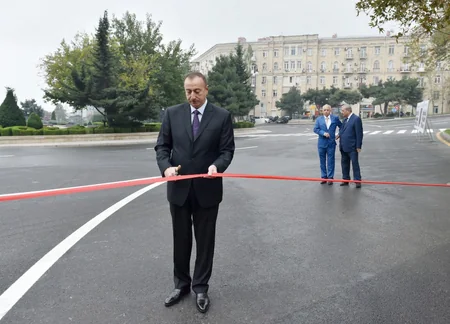 ​Prezident İlham Əliyev Bakıda yeni salınan yolların, parkların, yenidən qurulan küçə və prospektlərin açılışında iştirak edib