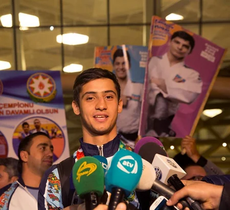 Olimpiadada iştirak etmiş Azərbaycan idmançıları Bakıya qayıdıblar - FOTO