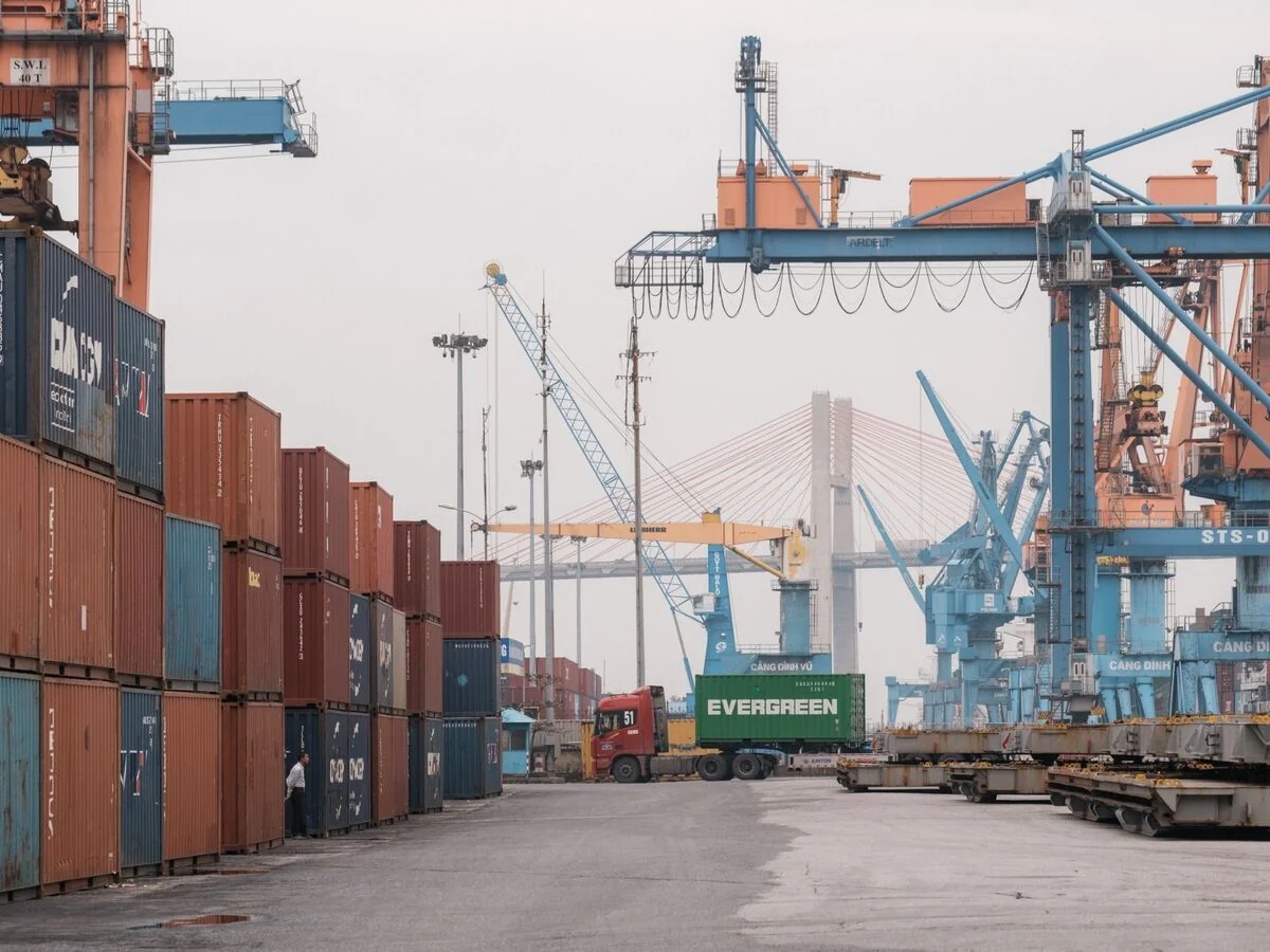 ABŞ idxal rüsumlarından 300 milyard dollardan çox gəlir əldə edəcək