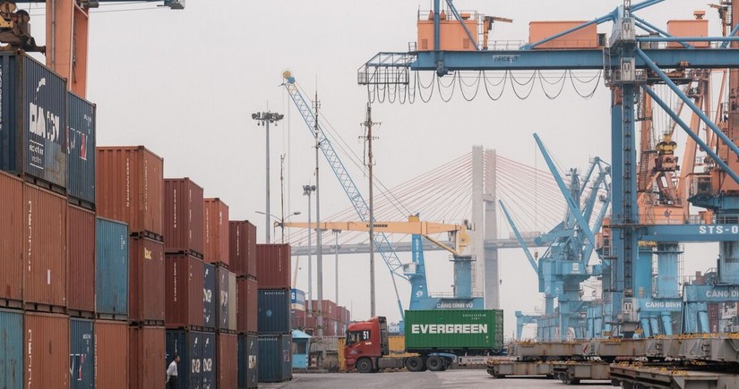ABŞ idxal rüsumlarından 300 milyard dollardan çox gəlir əldə edəcək