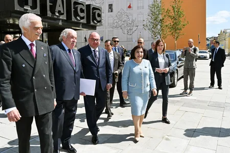 Sahibə Qafarova TASS agentliyində Heydər Əliyevin 100 illiyinə həsr olunmuş sərgi ilə tanış olub