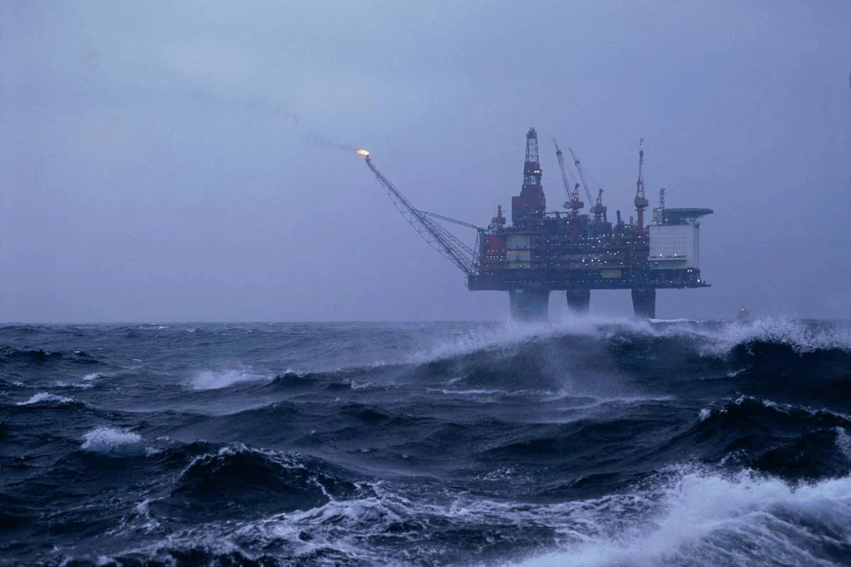 Strong winds and high waves hit Azerbaijan