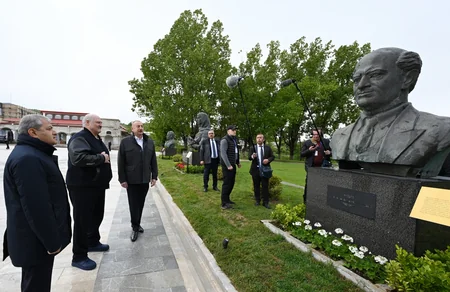 Президенты Азербайджана и Беларуси осмотрели в Шуше обстрелянные памятники 