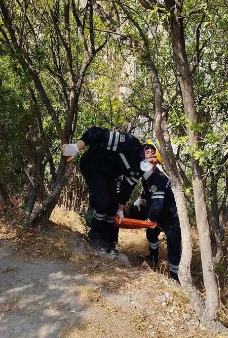 Bakıda 53 yaşlı kişi hündürlükdən yıxılaraq köməksiz vəziyyətdə qalıb