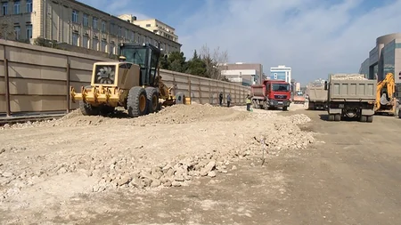 Paytaxtın mərkəzinə doğru giriş və çıxış hissədə kompleks yenidənqurma işləri aparılır - VİDEO