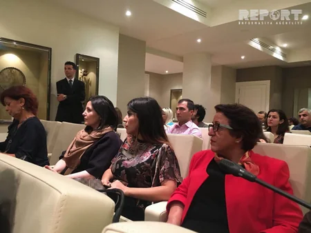 Rəhman Mustafayev Parisdəki Azərbaycan diasporunun nümayəndələri ilə görüşüb