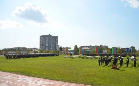 Müdafiə Nazirliyinin xüsusi təyinatlı təhsil müəssisələrində andiçmə mərasimləri keçirilib