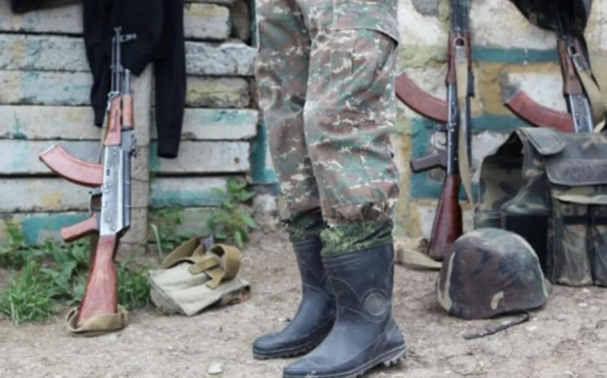 Ermənistan ordusunda komandir gənc zabiti döyüb 
