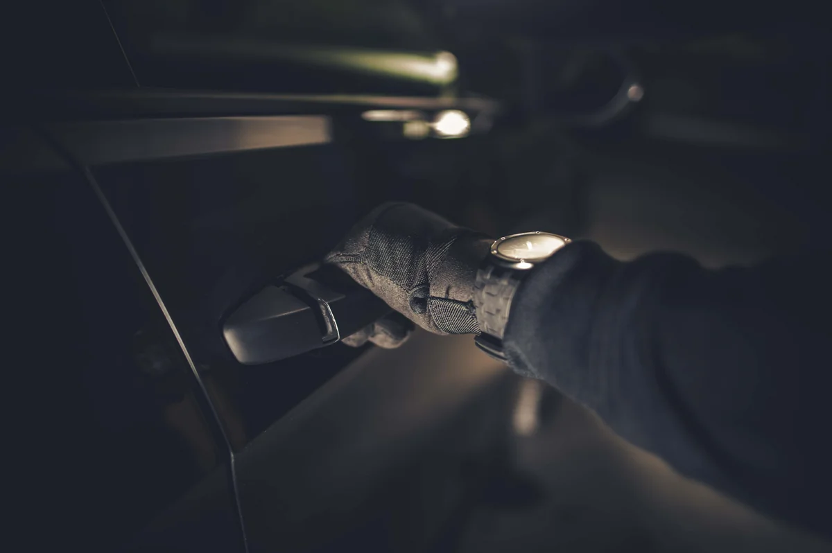 Goranboy və Yevlaxda avtomobillərdən akkumulyator oğurlanıb