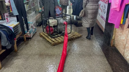 Bakıda yeraltı piyada keçidinə dolan su boşaldılıb